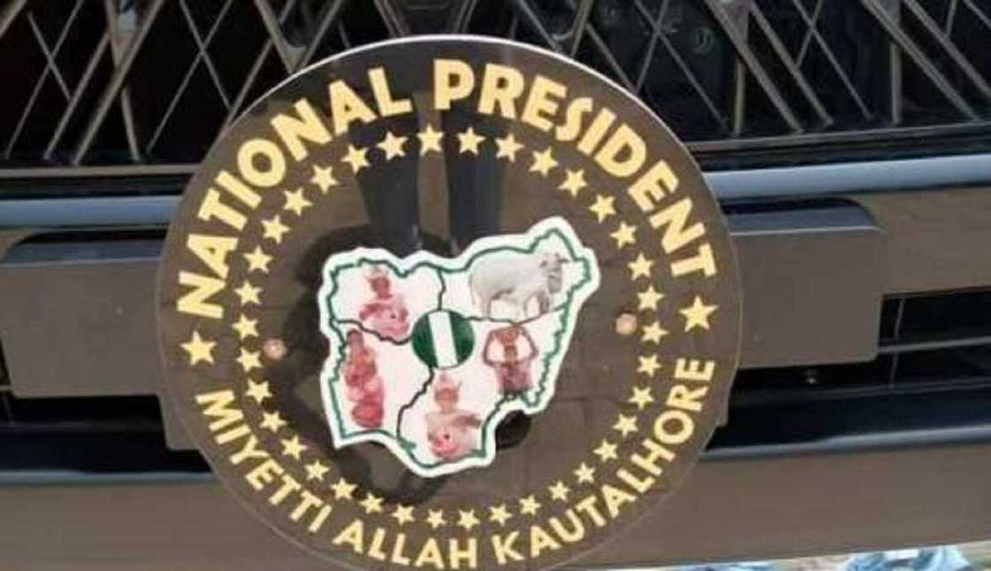 Dankareriyar motar alfarmar da shugaban Miyetti Allah ke hawa ta janyo cece-kuce Dankareriyar motar alfarmar da shugaban Miyetti Allah ke hawa ta janyo cece-kuce