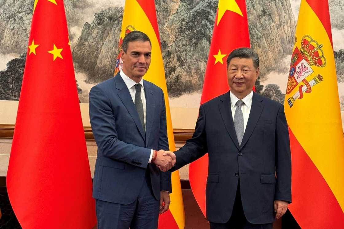 Spanish Prime Minister Pedro Sanchez (L) is scheduled to meet Chinese President Xi Jinping (R) Spanish Prime Minister Pedro Sanchez (L) is scheduled to meet Chinese President Xi Jinping (R)