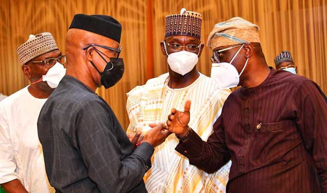 Gwamnoni zasu tattauna kan yadda za'a raba riga kafin corona Gwamnoni zasu tattauna kan yadda za'a raba riga kafin corona