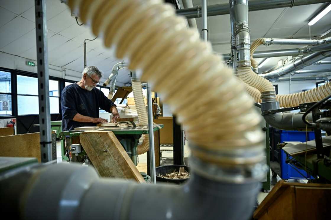 Strong competition from abroad, synthetic materials, and a lack of interest from younger generations threaten France's brushmaking industry Strong competition from abroad, synthetic materials, and a lack of interest from younger generations threaten France's brushmaking industry