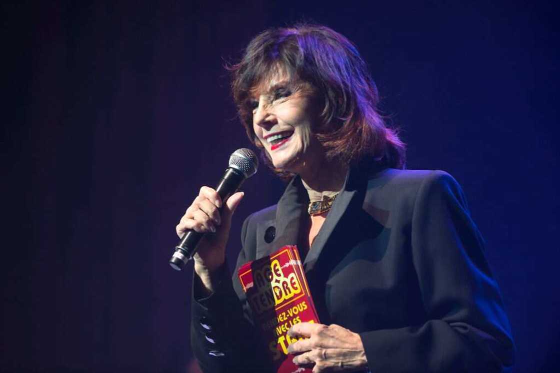 Denise Fabre, la speakerine. Denise Fabre, la speakerine.