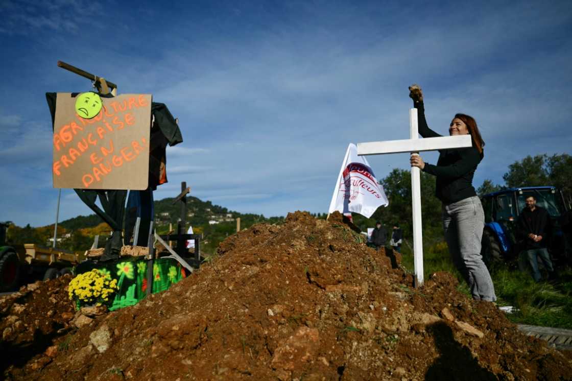 French farmers staged a new wave of action to protest the adoption of a trade pact between the European Union and four South American countries