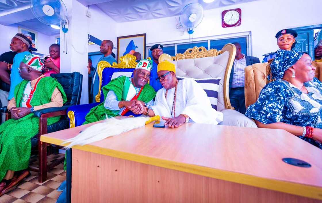 Atiku ya ziyarci Olubadan. Atiku ya ziyarci Olubadan.