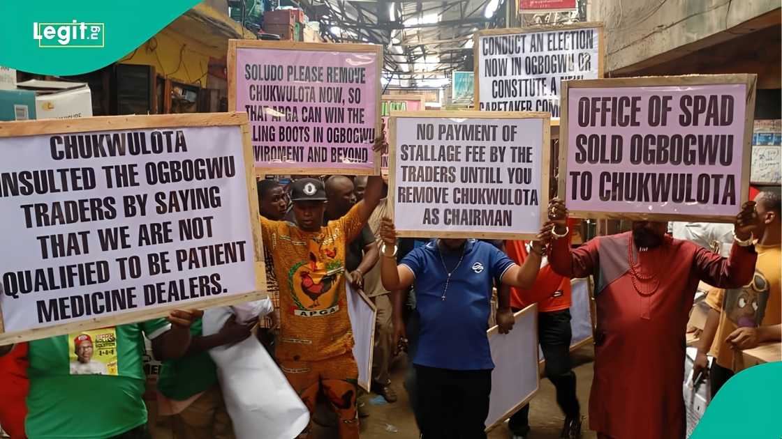 Ogbogwu Market traders call on Anambra governor, Charles Soludo, to sack Ndubisi Chukwuleta, the caretaker chairman, over alleged executive recklessness. Ogbogwu Market traders call on Anambra governor, Charles Soludo, to sack Ndubisi Chukwuleta, the caretaker chairman, over alleged executive recklessness.