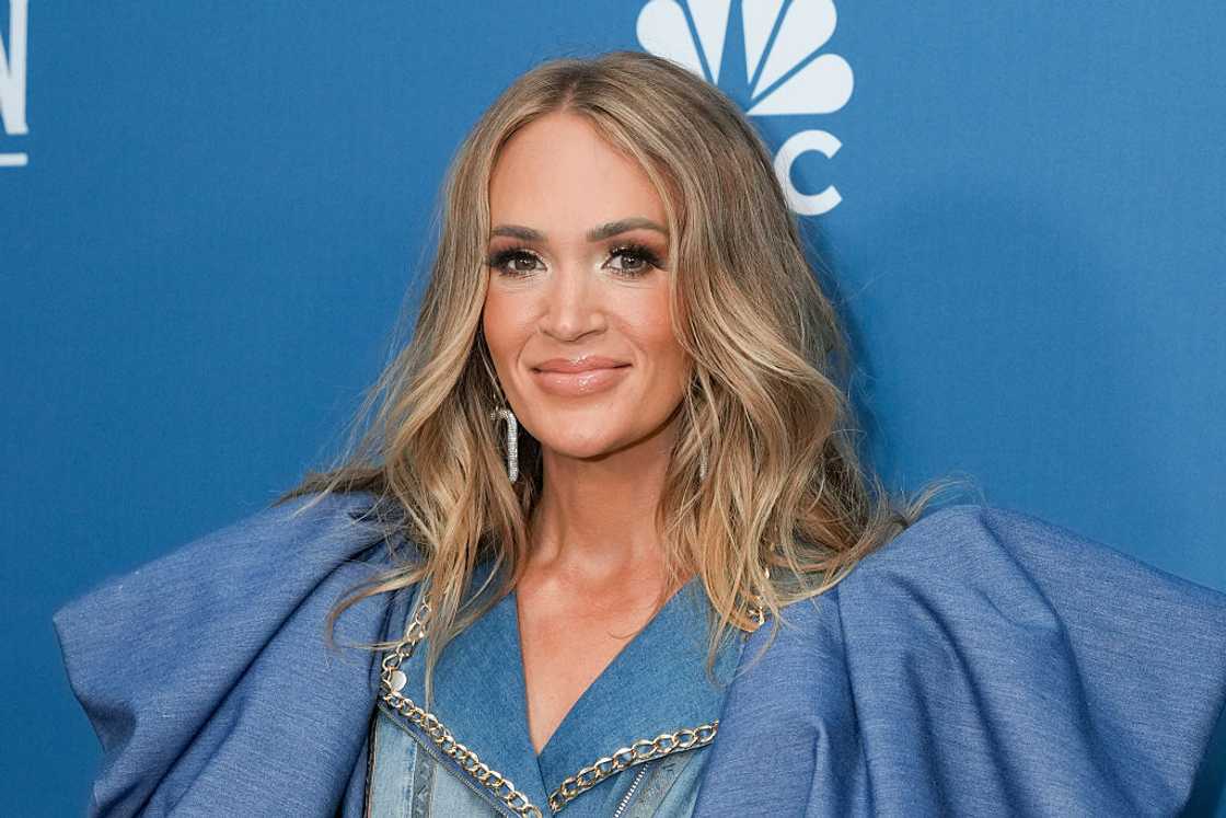 Carrie Underwood in a blue attire posing for a photo at an event Carrie Underwood in a blue attire posing for a photo at an event