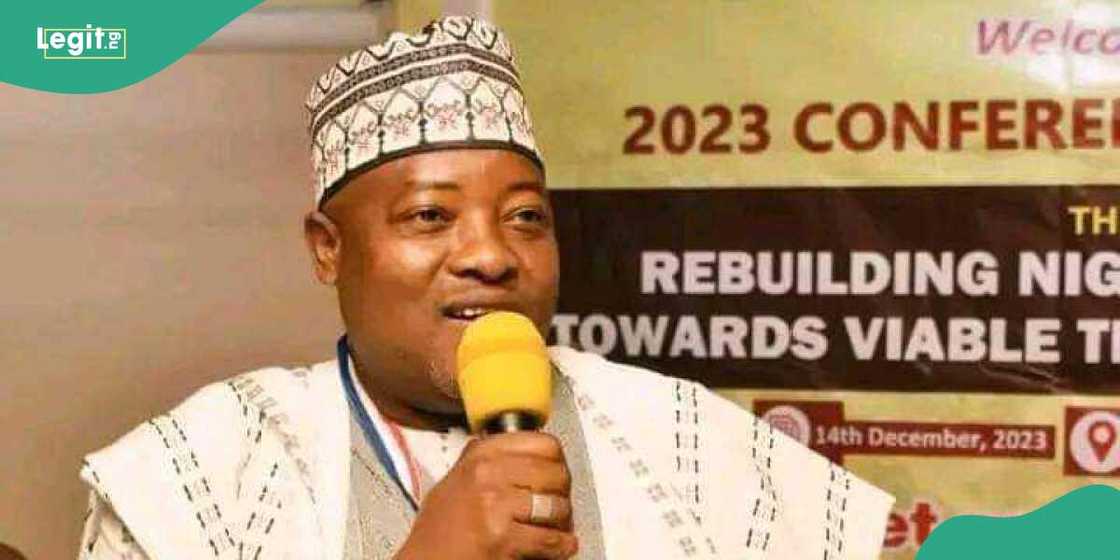 Babbar ma'aikacin hukumar NIWA ya kwanta dama bayan sallar asuba Babbar ma'aikacin hukumar NIWA ya kwanta dama bayan sallar asuba