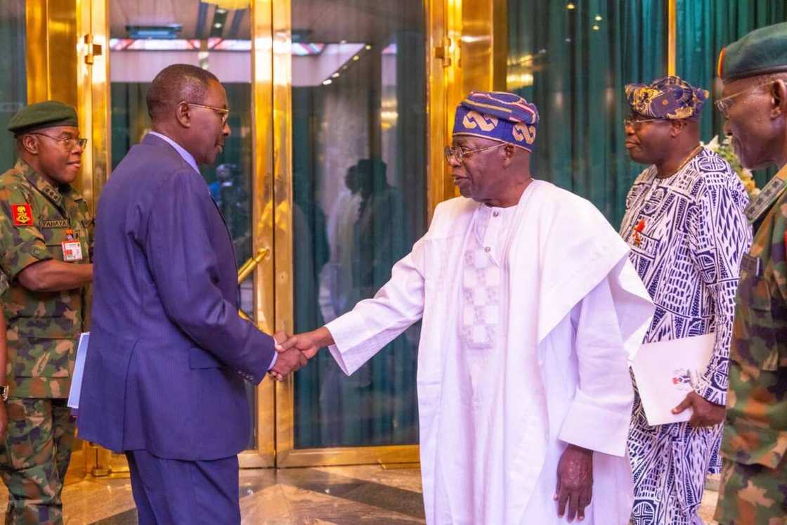 Tinubu ya ja kunnen hafsoshin tsaro