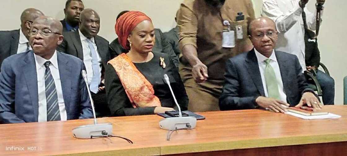 Gwamnan CBN a Majalisa. Gwamnan CBN a Majalisa.