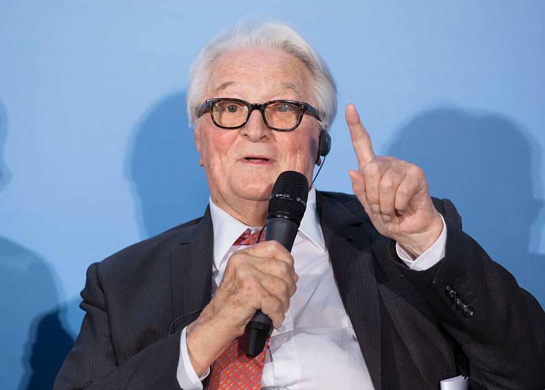 Enter caption/title
Roland Dumas : carrière, fortune, jeunesse d'une éminence grise Enter caption/title
Roland Dumas : carrière, fortune, jeunesse d'une éminence grise