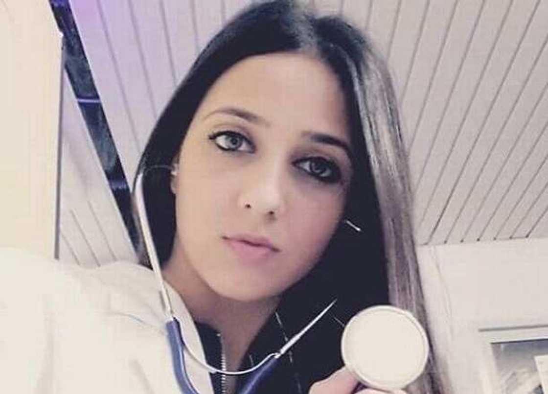 Ma'aikacin jinya ya kashe budurwarsa likita saboda ta harbe shi da coronavirus Ma'aikacin jinya ya kashe budurwarsa likita saboda ta harbe shi da coronavirus