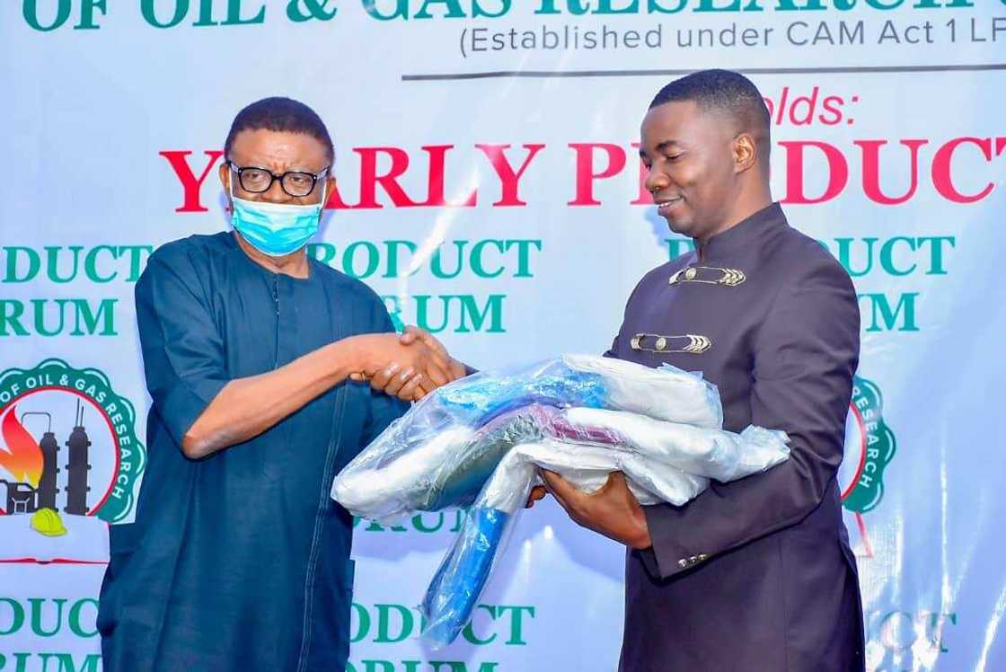 SEA HORSE Wins Best Automobile Engine Wear and Corrosion Protection Oil Brand Award of the Year SEA HORSE Wins Best Automobile Engine Wear and Corrosion Protection Oil Brand Award of the Year