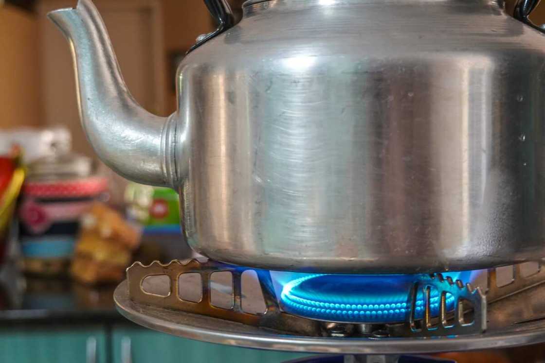 how long to boil water on stove how long to boil water on stove