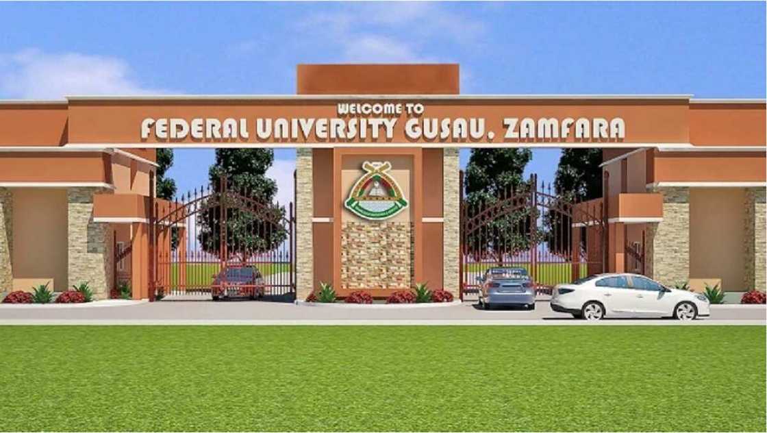 Iyayen daliban jami'ar Gusau sun mamaye gidan gwamnati. Iyayen daliban jami'ar Gusau sun mamaye gidan gwamnati.