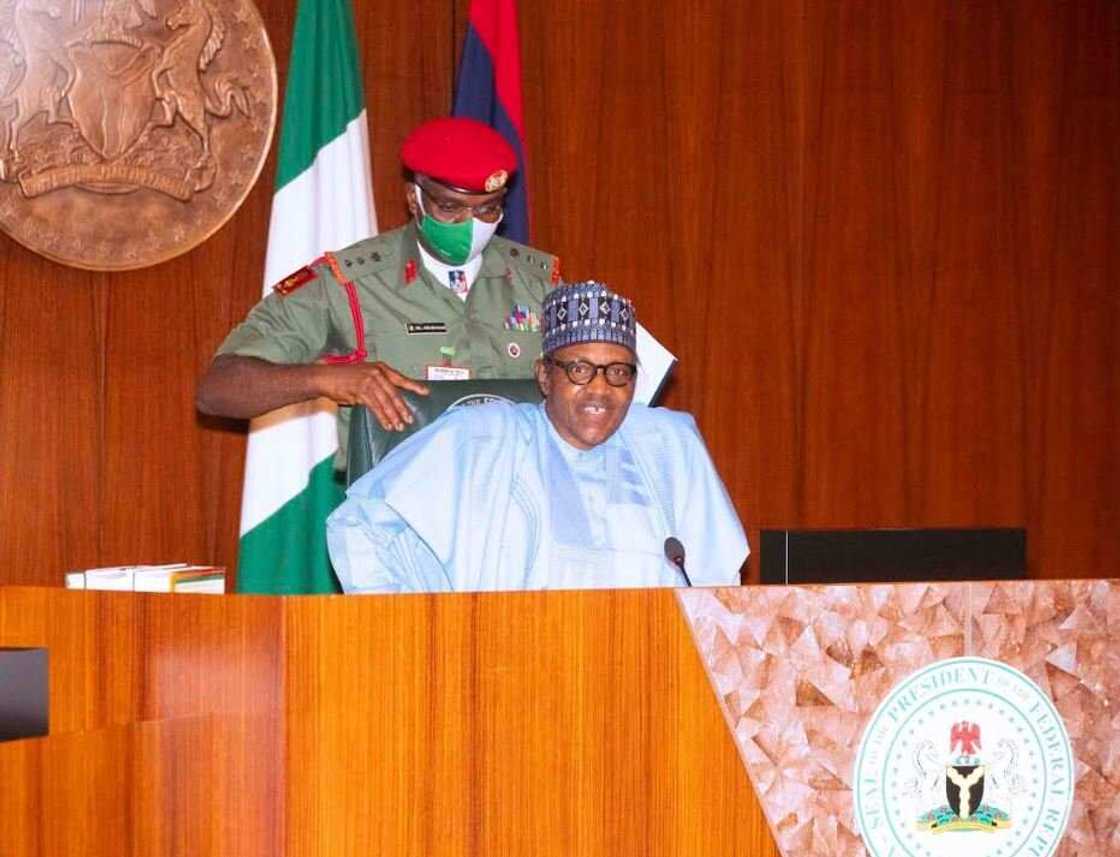 Shugaba Buhari ya soke nade-naden da marigayi Abba Kyari yayi Shugaba Buhari ya soke nade-naden da marigayi Abba Kyari yayi