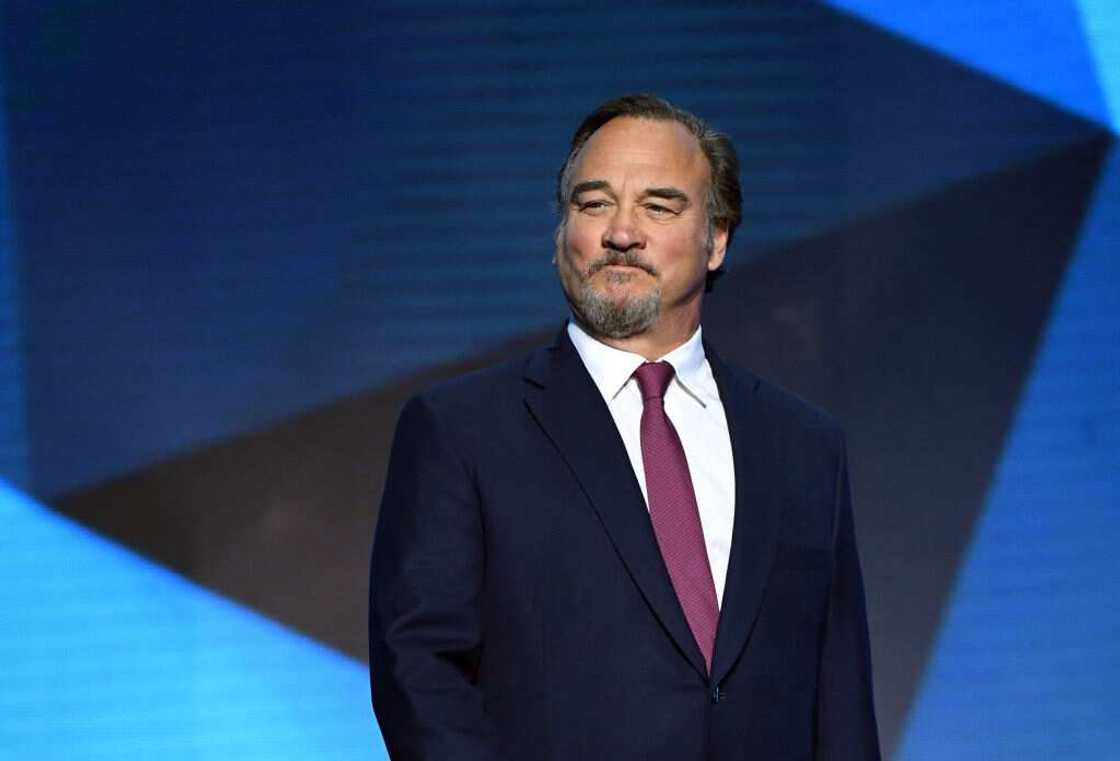 Jim Belushi at an award ceremony