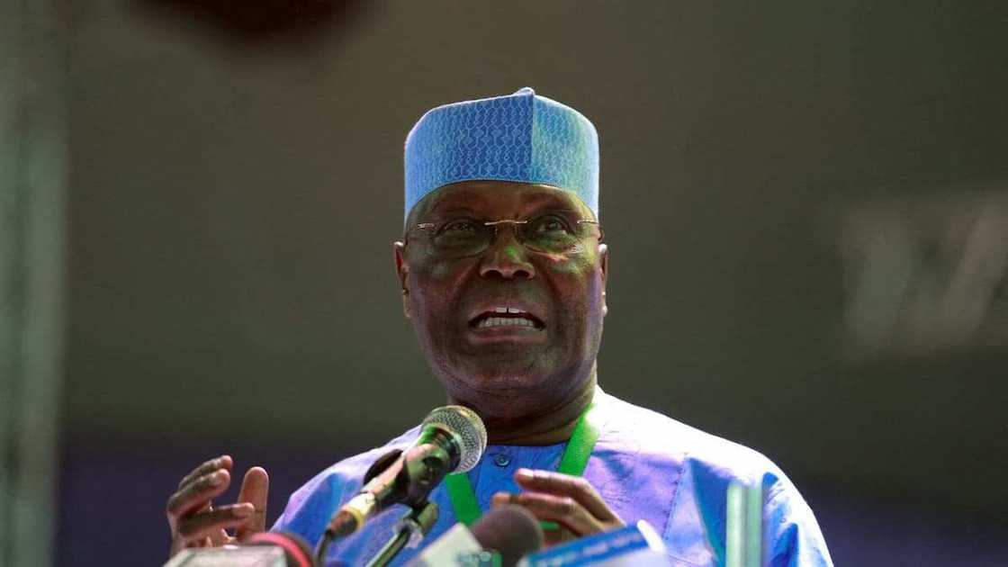Atiku ya yi bayani game da kiran tsige shugaban PDP Atiku ya yi bayani game da kiran tsige shugaban PDP
