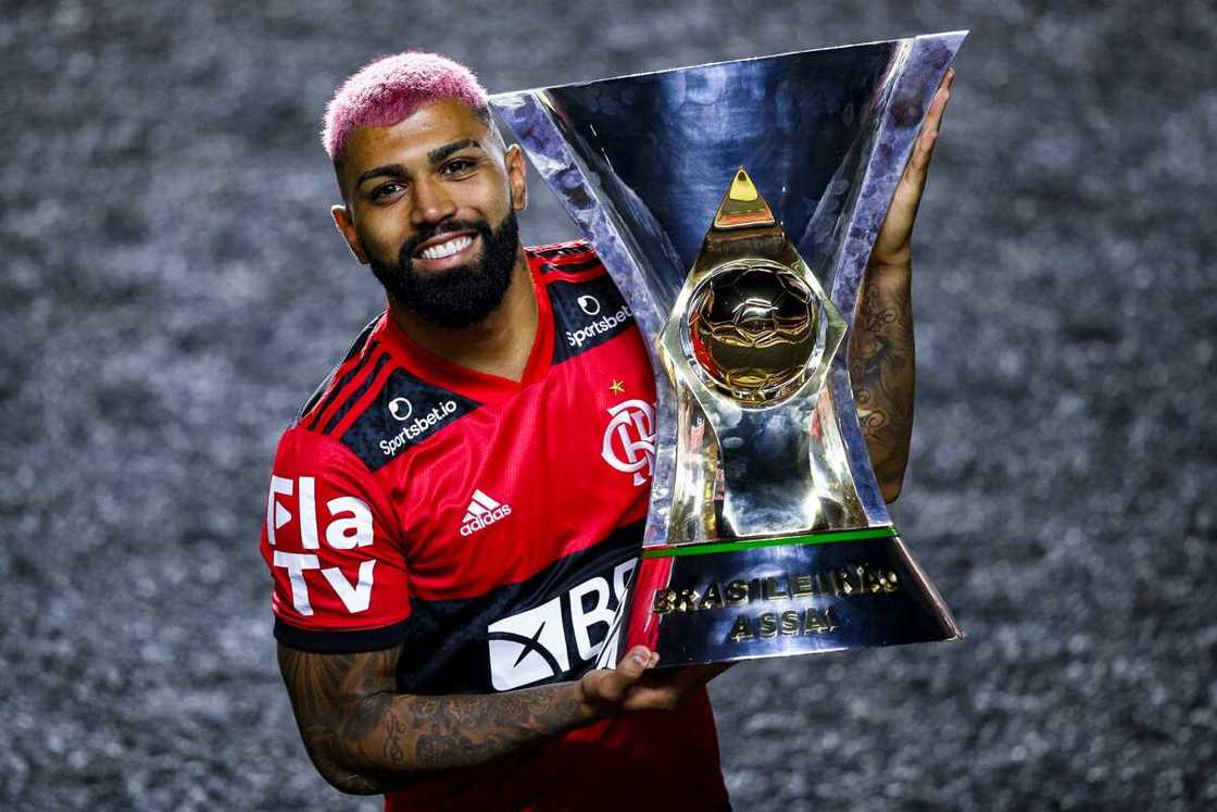 How many trophies does Manchester United possess? How many trophies does Manchester United possess?