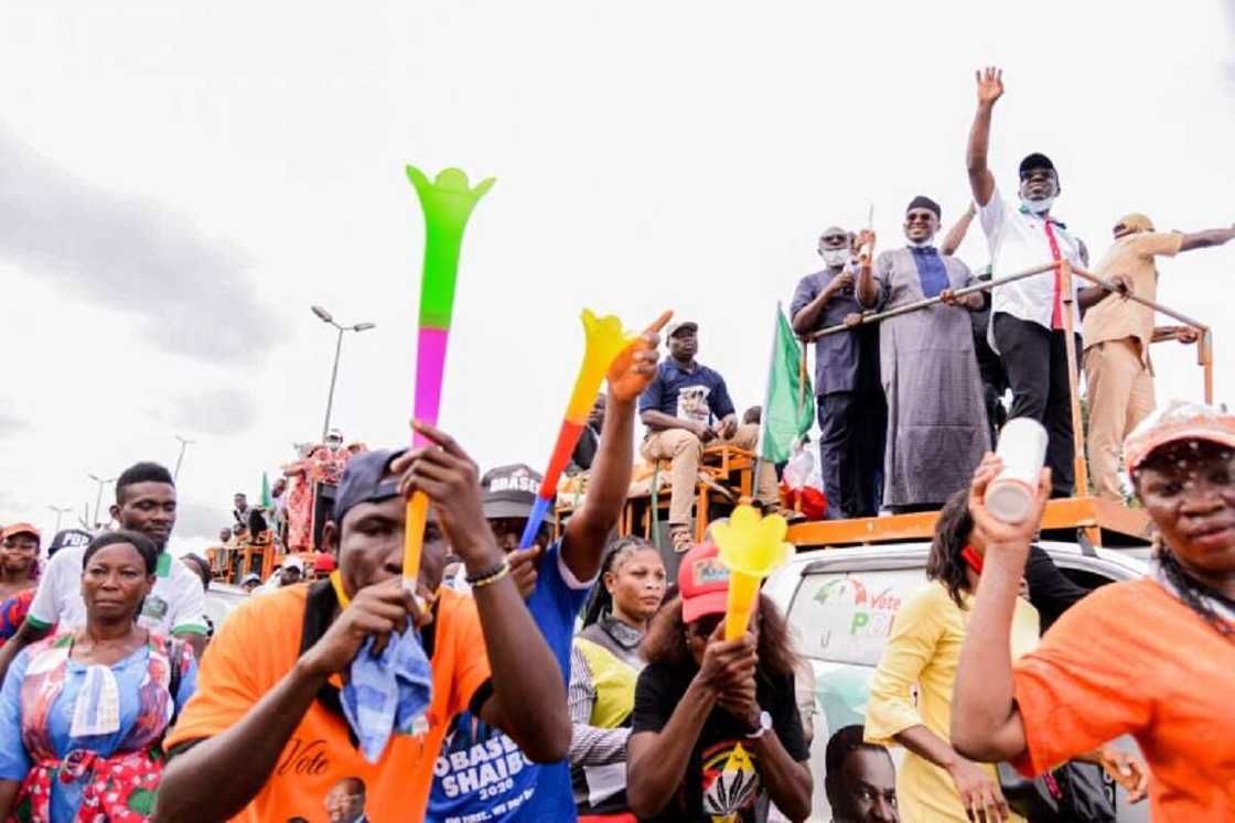 Hotuna: Dubban mazauna Edo sun sha shagali bayan Obaseki ya fito murna a tituna Hotuna: Dubban mazauna Edo sun sha shagali bayan Obaseki ya fito murna a tituna