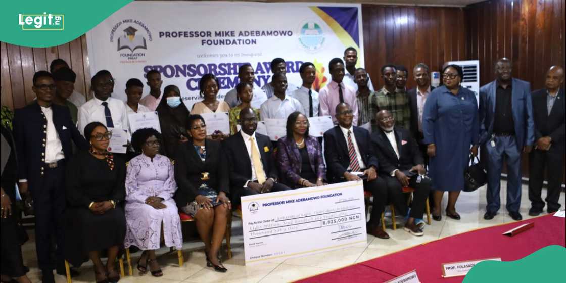 UNILAG students lined up with staff and benevolent foundation UNILAG students lined up with staff and benevolent foundation
