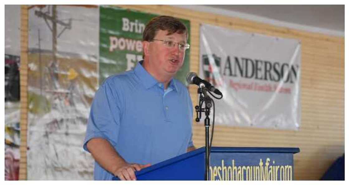 Tate Reeves at a conference Tate Reeves at a conference