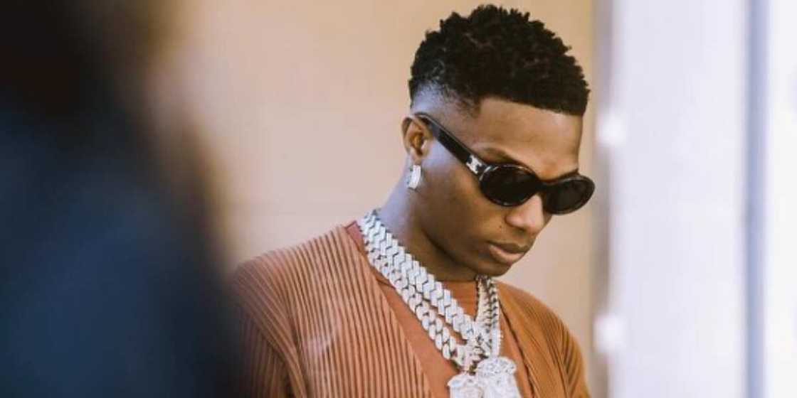 Wizkid pays for fan's mother's surgery Wizkid pays for fan's mother's surgery