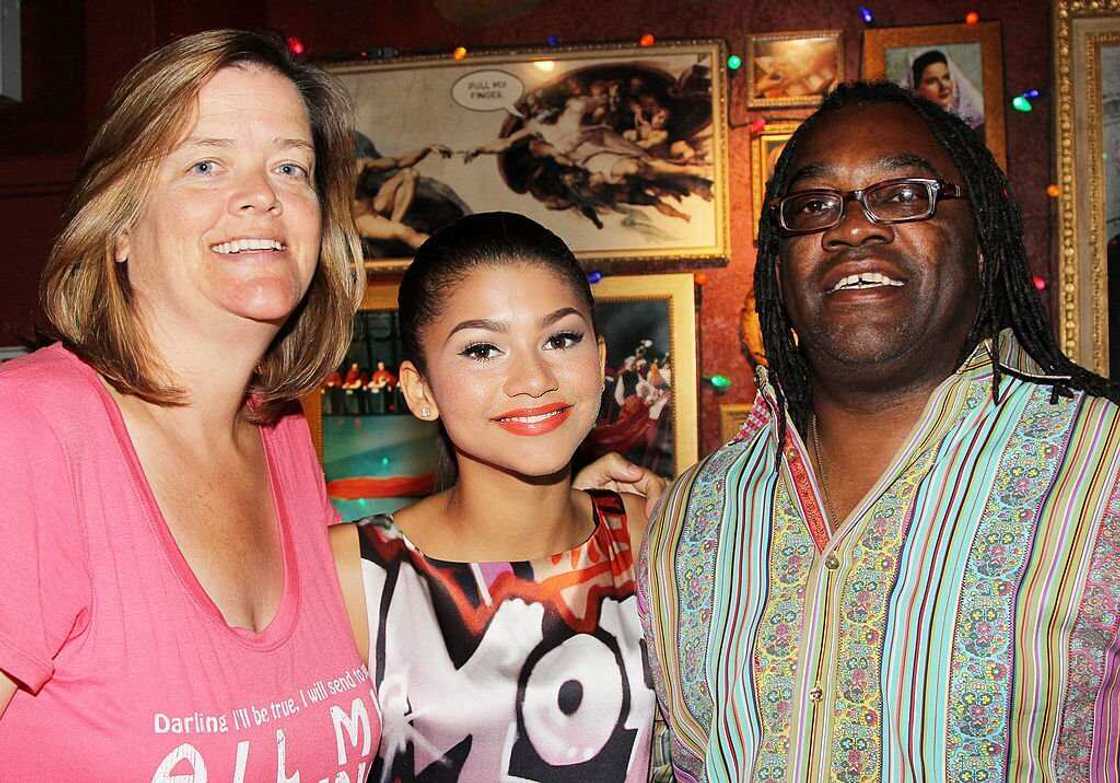 Does Zendaya have biological siblings? Does Zendaya have biological siblings?