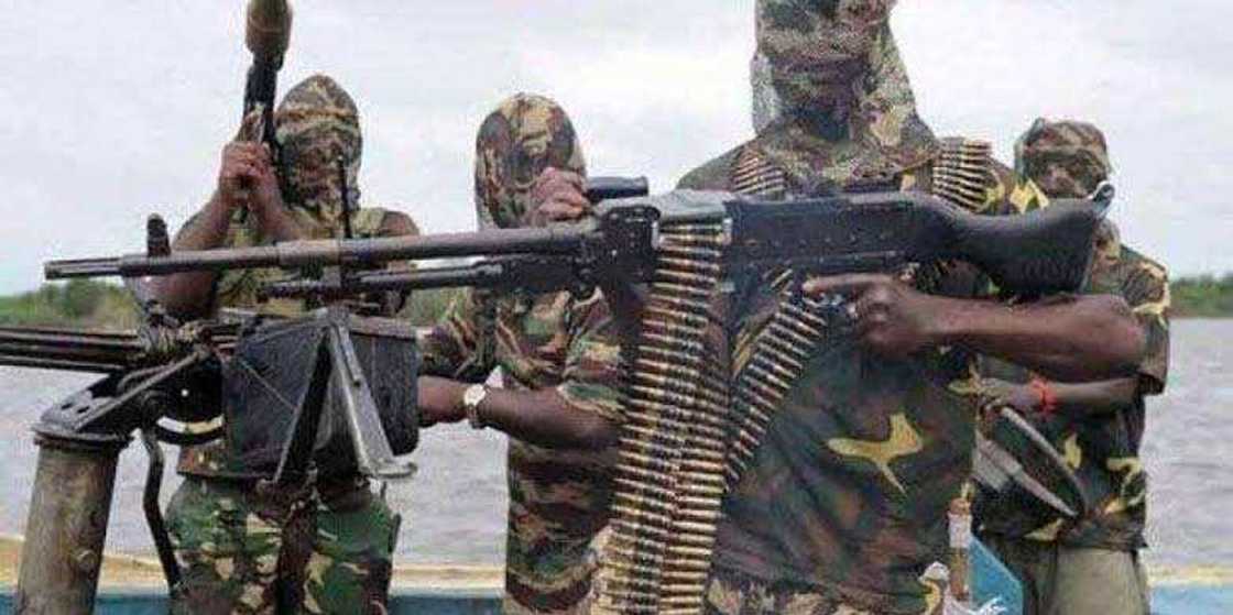 Yanzu-Yanzu: Yan Bindiga sun kai hari wata Kasuwa a jihar Neja, sun kashe yan Bijilanti Biyar Yanzu-Yanzu: Yan Bindiga sun kai hari wata Kasuwa a jihar Neja, sun kashe yan Bijilanti Biyar