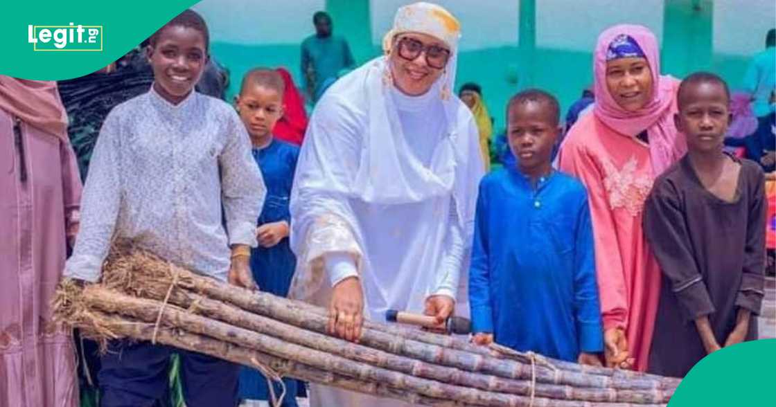 An yi ta cece-kuce bayan dan Majalisar Tarayya ya raba sandunan rake a mazabarsa An yi ta cece-kuce bayan dan Majalisar Tarayya ya raba sandunan rake a mazabarsa