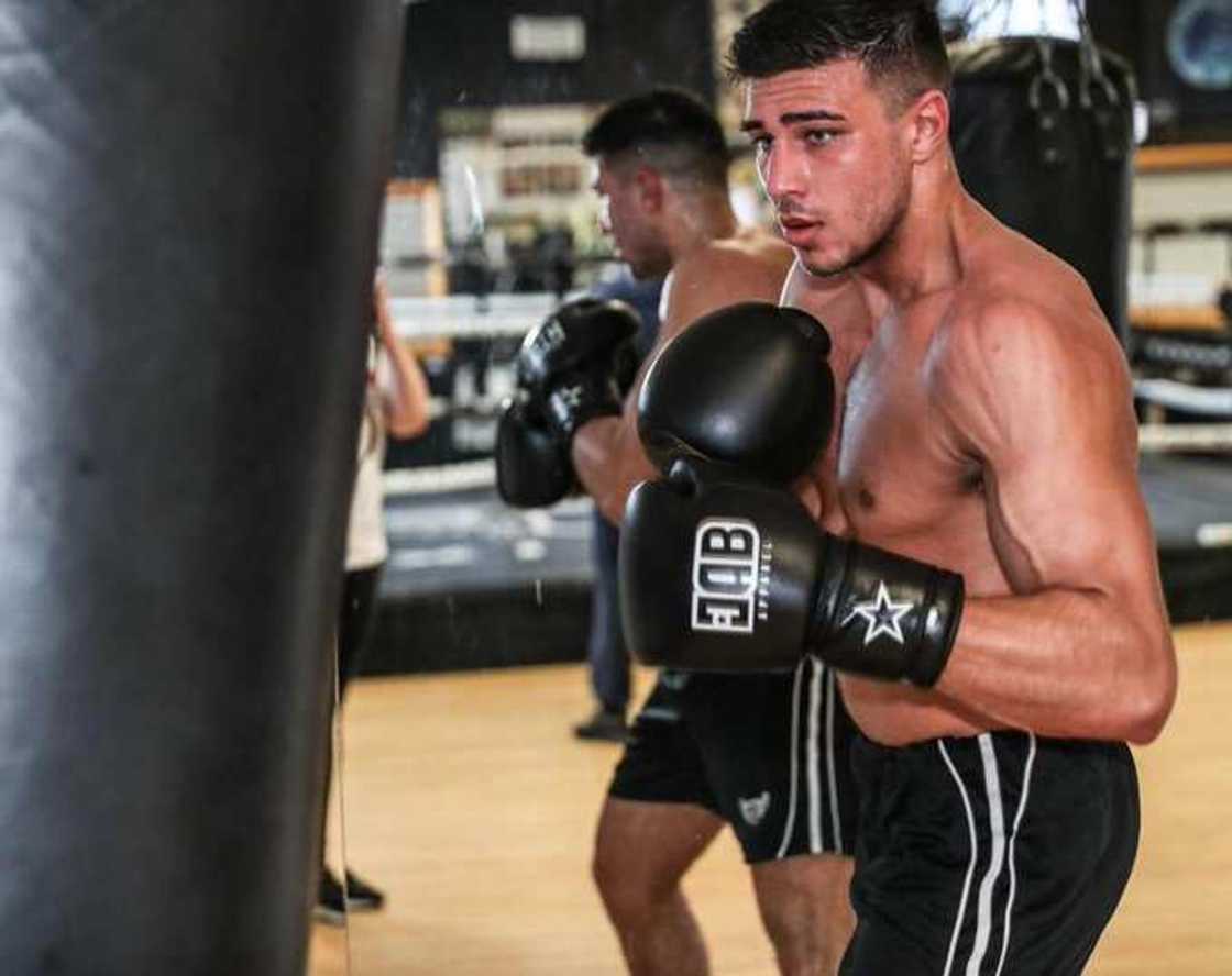 Tommy Fury height Tommy Fury height