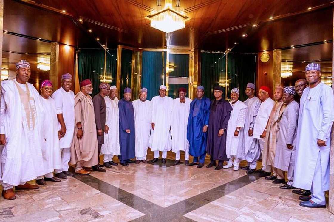 Oshiomhole: Buhari ya shiga ganawar sirri da gwamnonin APC 16 Oshiomhole: Buhari ya shiga ganawar sirri da gwamnonin APC 16