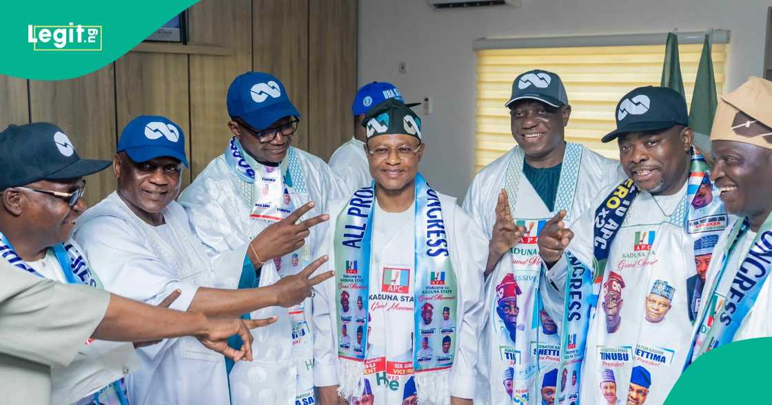 Gwamna Uba Sani da masu sauya sheka.