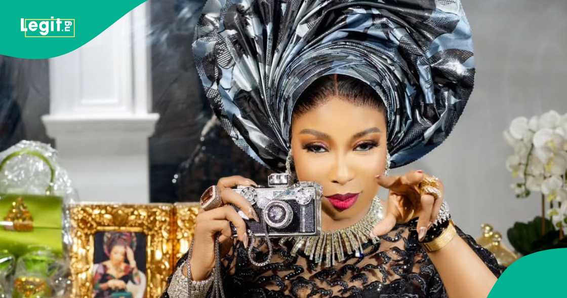 Lizzy Anjoin curses Iyabo Ojo as she celebrates her 5th wedding anniversary. Lizzy Anjoin curses Iyabo Ojo as she celebrates her 5th wedding anniversary.