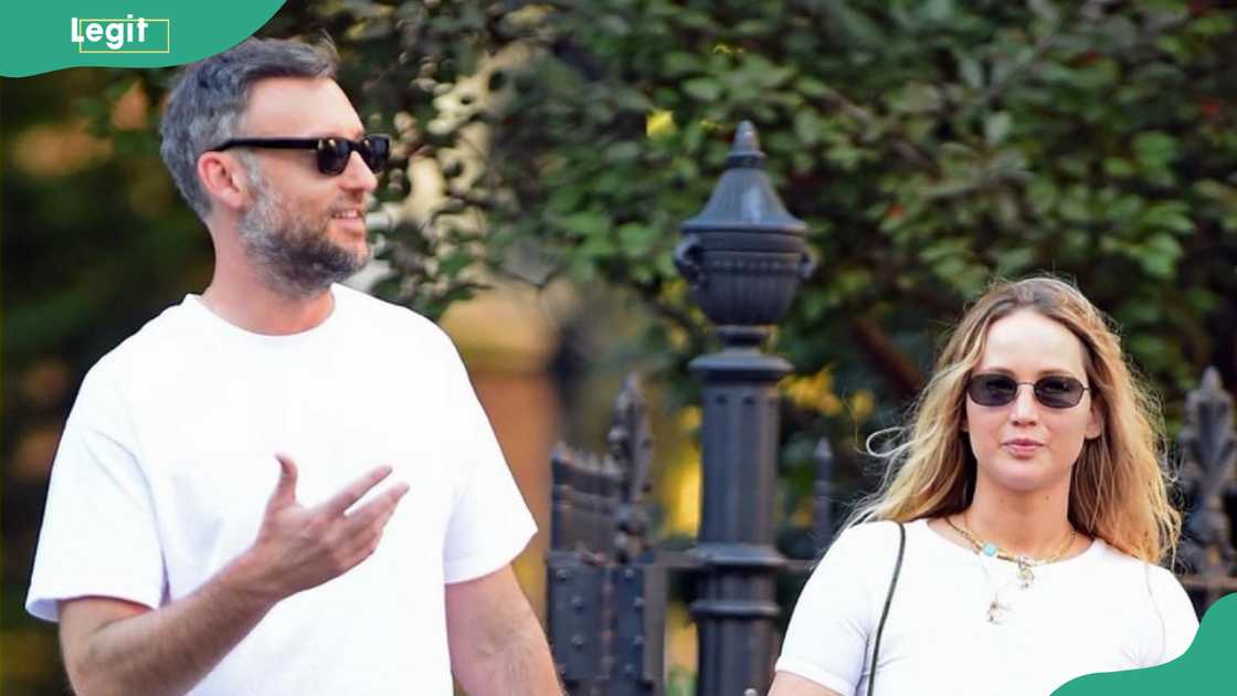 Jennifer and Cookein white outfits