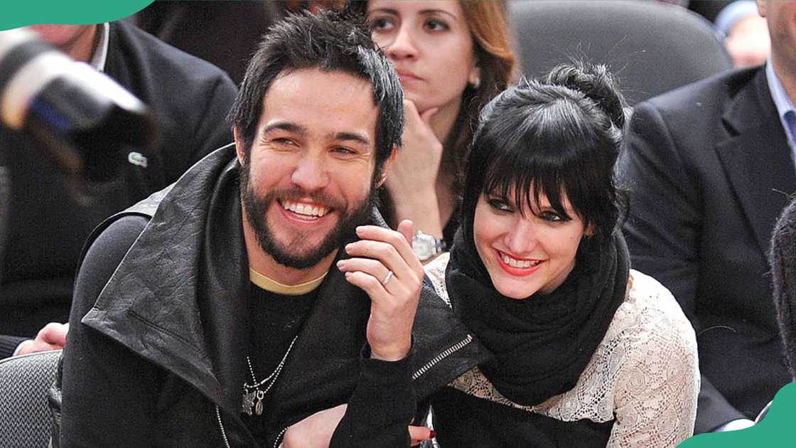 Pete Wentz and Ashlee Simpson attend a basketball game Pete Wentz and Ashlee Simpson attend a basketball game