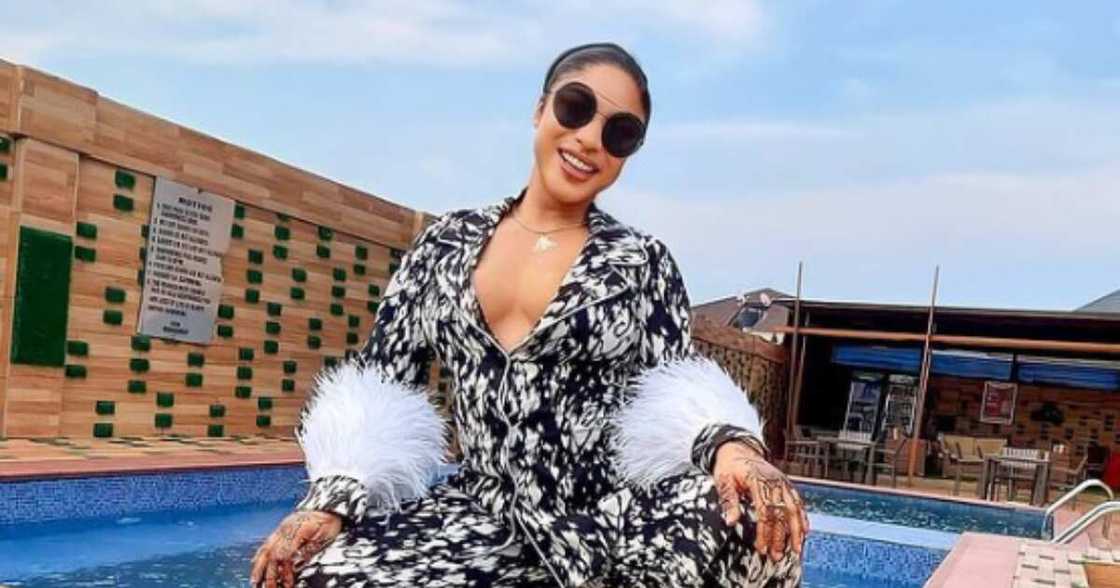 Tonto Dikeh tells fans to find love Tonto Dikeh tells fans to find love