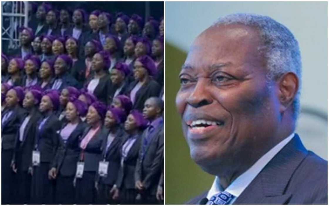 Pastor W.F. Kumuyi of the Deeper Life Bible church cautions female choir members who wore jacket to sing at the alter. Pastor W.F. Kumuyi of the Deeper Life Bible church cautions female choir members who wore jacket to sing at the alter.