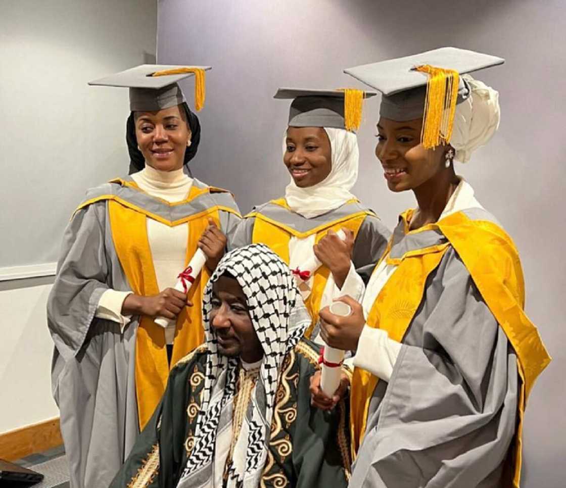 Khalifa Sanusi II da ‘Ya ‘yansa Khalifa Sanusi II da ‘Ya ‘yansa