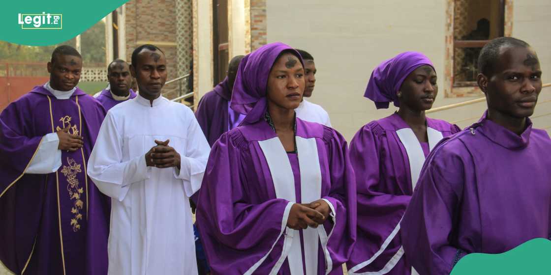 40-day Lent begins with Ash Wednesday 40-day Lent begins with Ash Wednesday