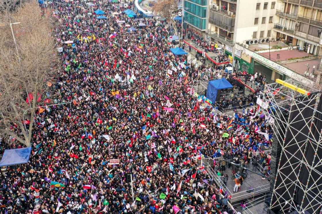 Major attendance at a final "approve" rally in Santiago gave hope to those who support the new consitution despite polling showing majority opposition