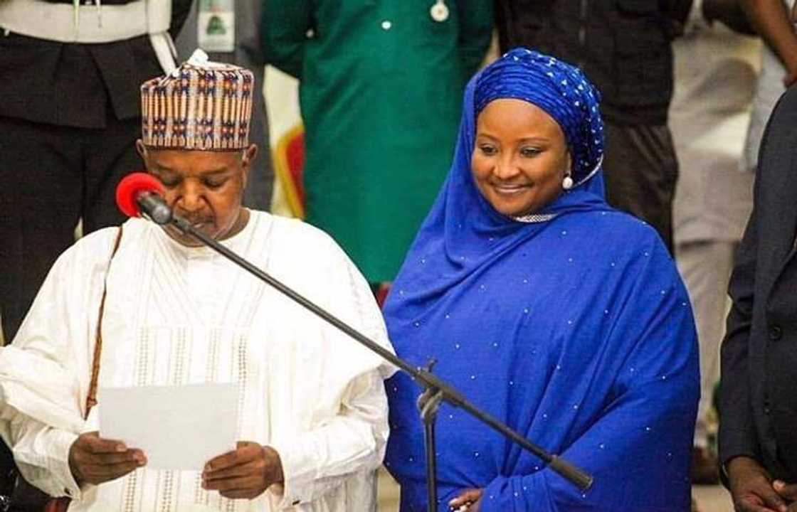 Gwamna Bagudu yayin karbar rantsuwa Gwamna Bagudu yayin karbar rantsuwa