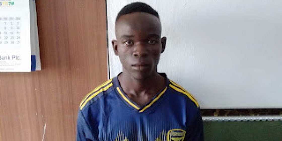 Matashi ya bindige mahaifinsa garin gwada maganin bindiga Matashi ya bindige mahaifinsa garin gwada maganin bindiga