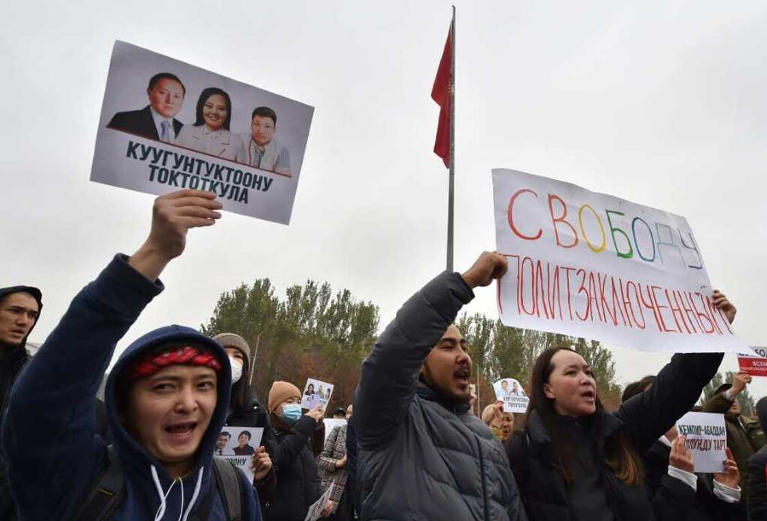 Demonstrators protest against a controversial border demarcation deal with Uzbekistan in Bishkek on October 24, 2022 Demonstrators protest against a controversial border demarcation deal with Uzbekistan in Bishkek on October 24, 2022