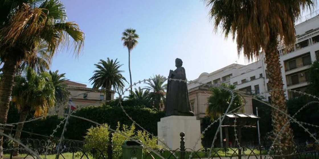 Ez-Zitouna University Ez-Zitouna University