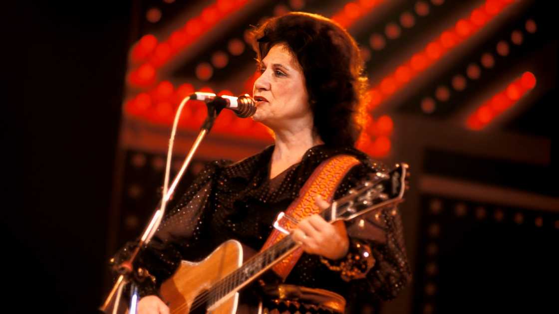 Photo of Kitty Wells.