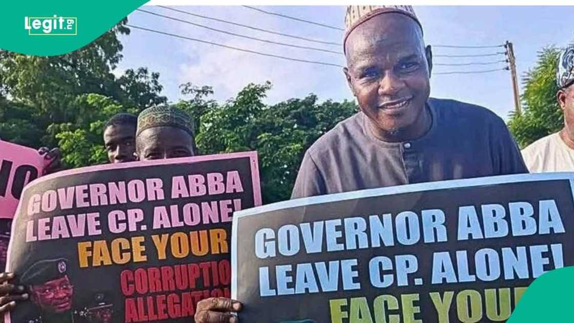 Jama'a sun goyi bayan Kwamishinan Kano Jama'a sun goyi bayan Kwamishinan Kano