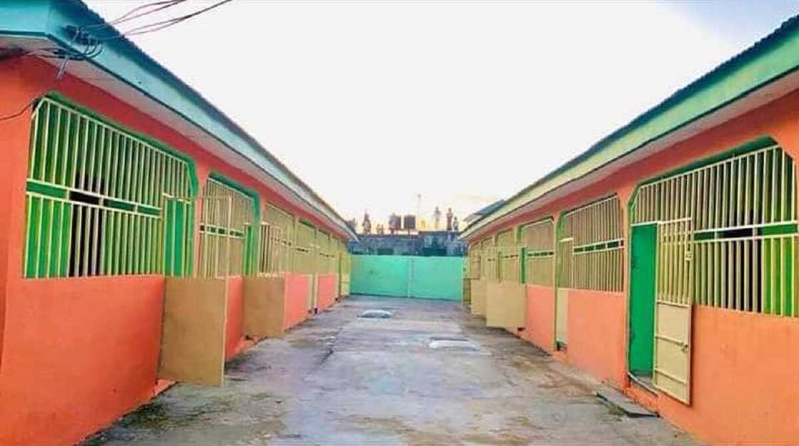 Hotunan Gida Da Mota Da Aka Ba Wa Iyayen Deborah, Ɗalibar Da Aka Kashe Kan Ɓatanci a Sokoto Hotunan Gida Da Mota Da Aka Ba Wa Iyayen Deborah, Ɗalibar Da Aka Kashe Kan Ɓatanci a Sokoto