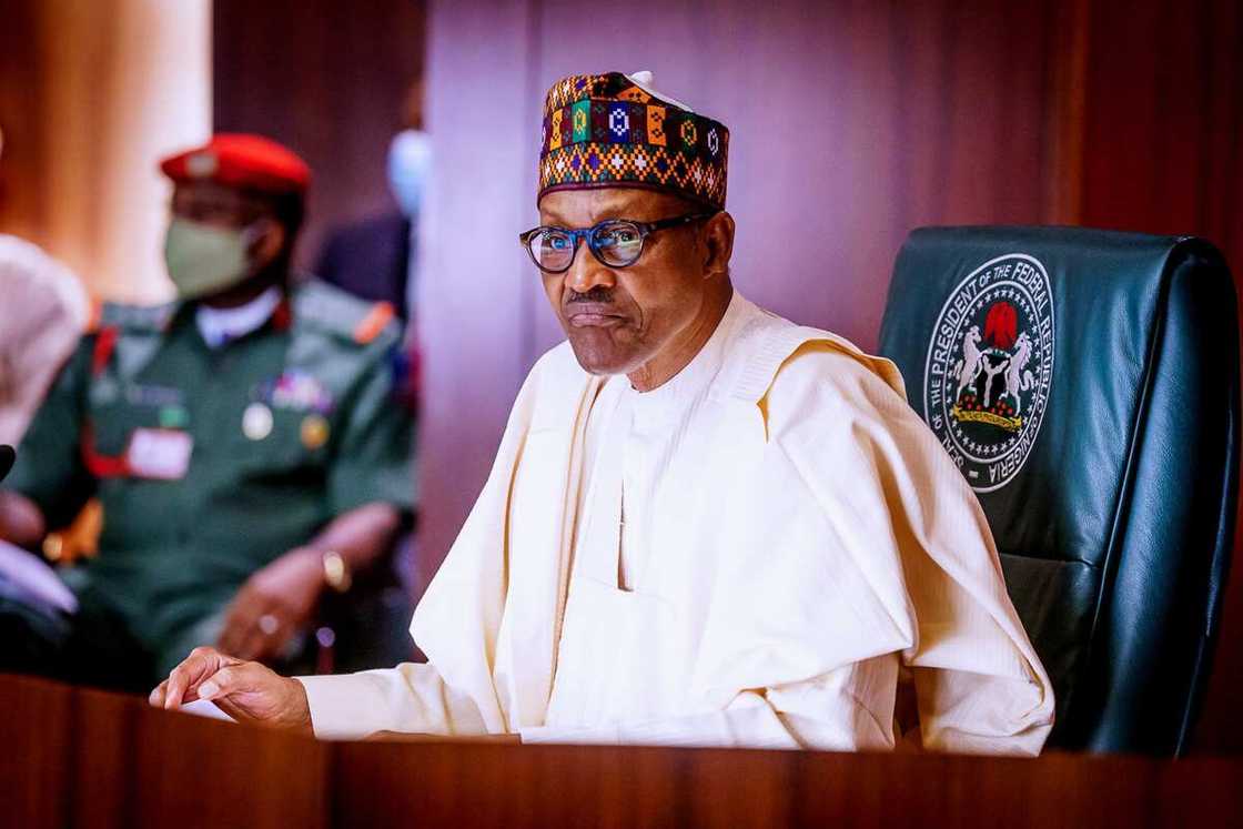 Minister Reveals FG May Cut Workers’ Salaries to Reduce Governance Cost Minister Reveals FG May Cut Workers’ Salaries to Reduce Governance Cost