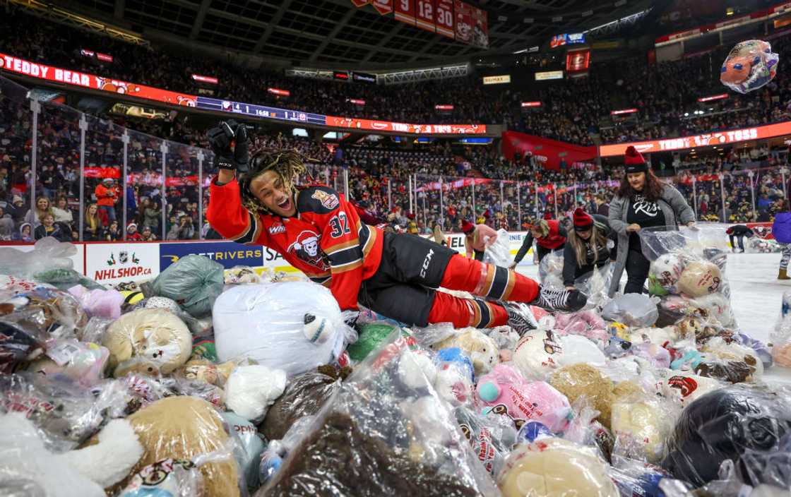Which sport are Canadians known for? Which sport are Canadians known for?