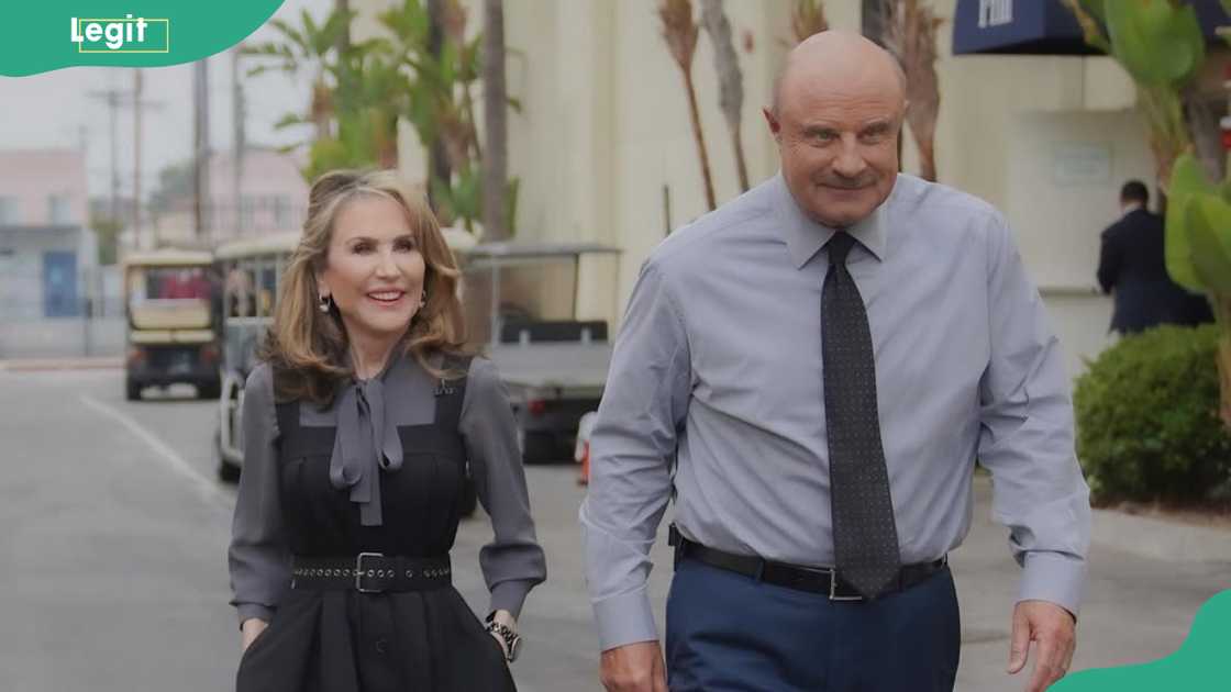Robin McGraw and Dr. Phil enjoy a street walk Robin McGraw and Dr. Phil enjoy a street walk