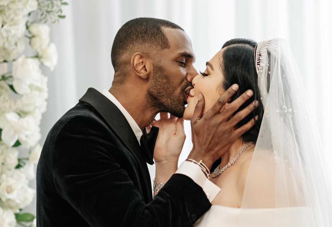 Mona Kattan and Hassan Elamin a kiss on their wedding day Mona Kattan and Hassan Elamin a kiss on their wedding day